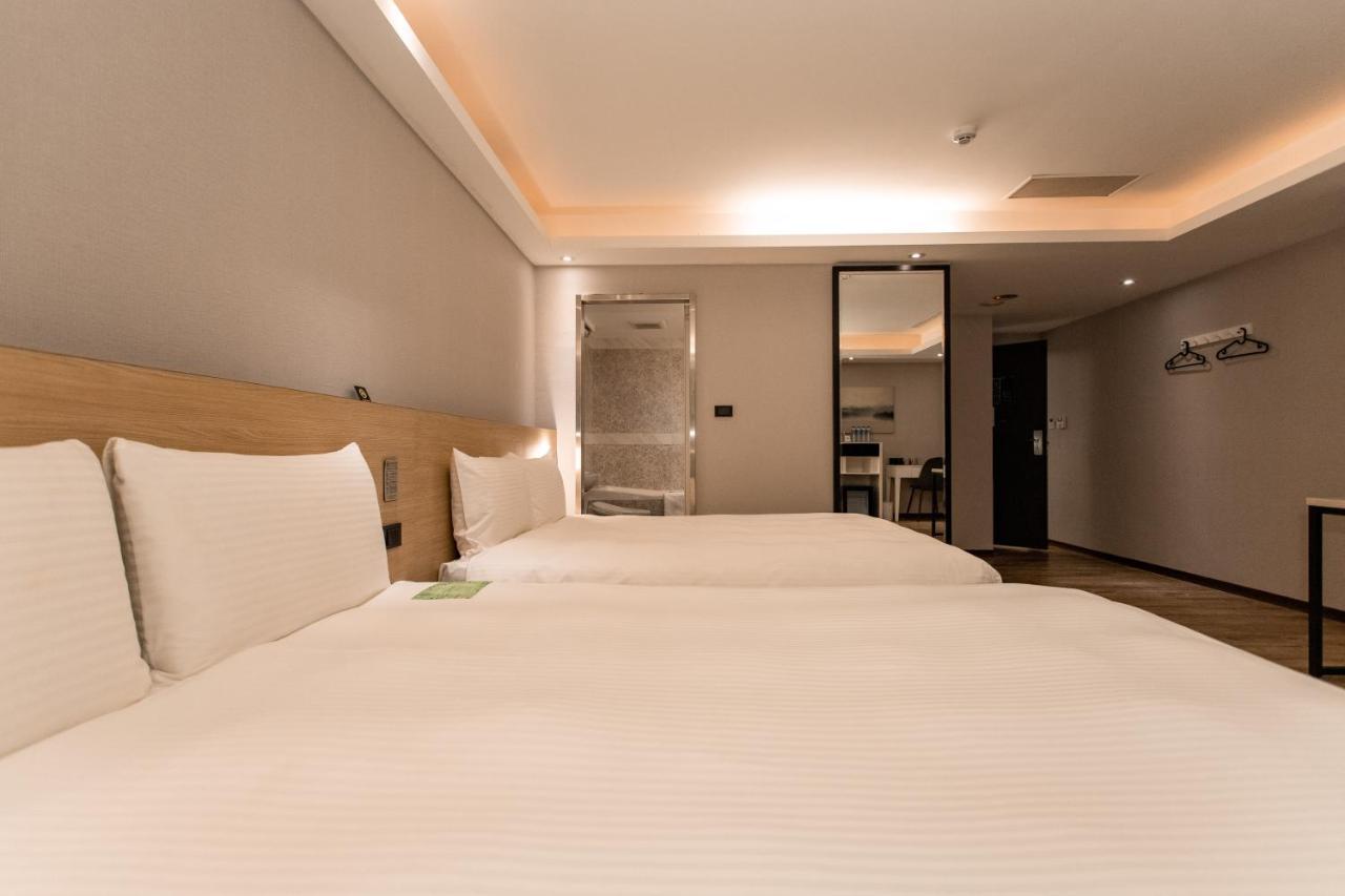 Hub Hotel Tucheng Exterior photo